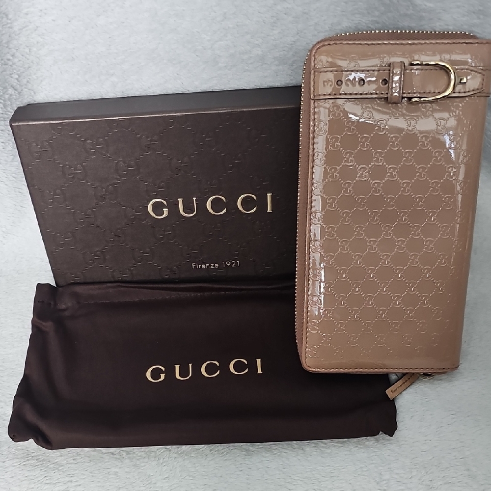 Gucci Tan Patent Leather Zip Wallet